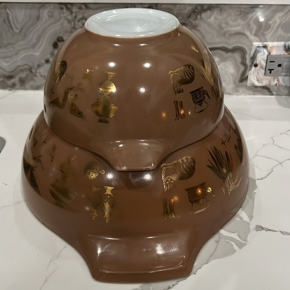 1.5QT and 4 QT Pyrex Early American Brown Gold Cinderella Bowls - Picture 3 of 12